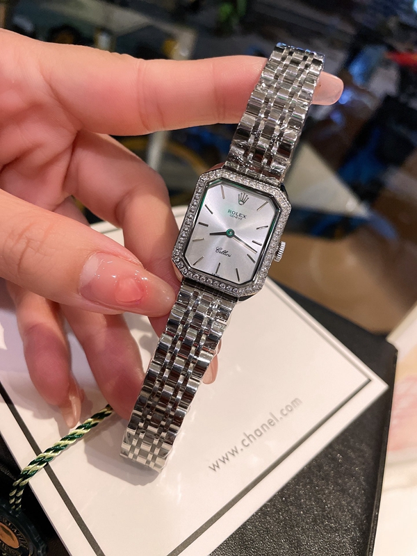 ブランド時計側面デザイン